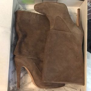 Colin Stuart Swede boots. Size 6.5. Slightly worn.